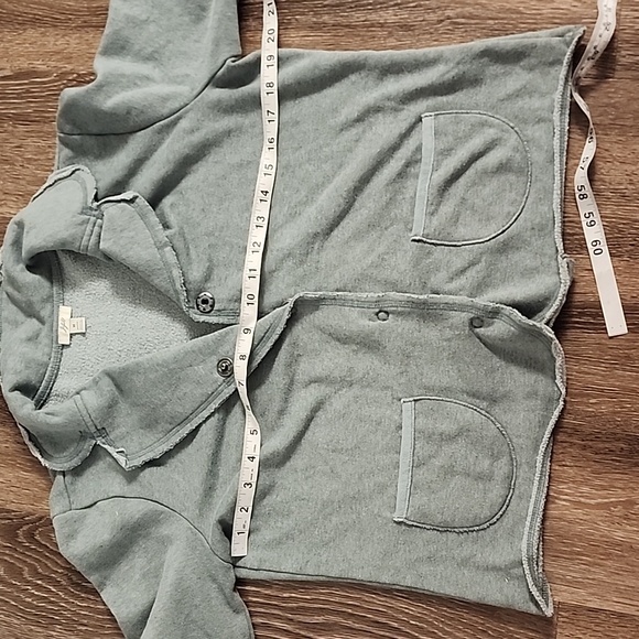 🔴 🔚🔜 SALE J Jill Raw Hem Snap Button Lightwieght Shaket - Picture 2 of 11